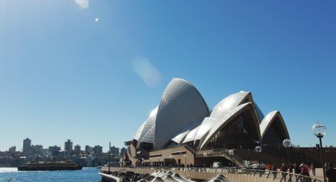  訪客享受一天悉尼海港來自悉尼歌劇院 ， 悉尼